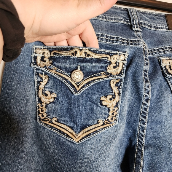 Shyanne bootcut embroidered jeans.  Women's size 30 Short. 31" inseam. - Picture 2 of 14